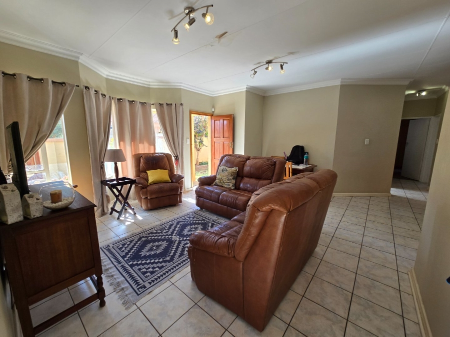 To Let 3 Bedroom Property for Rent in Langenhovenpark Free State